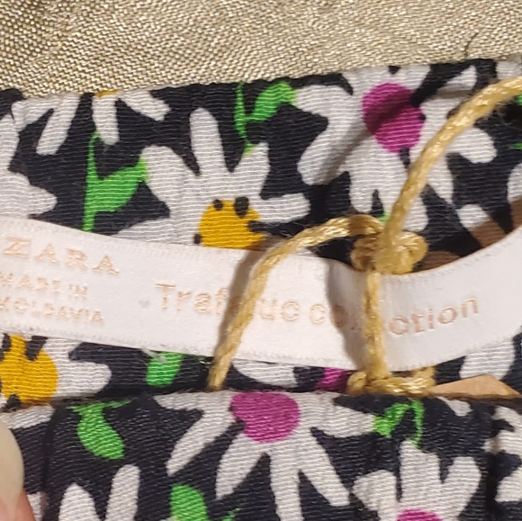 Zara Floral Skirt - Picture 3 of 3